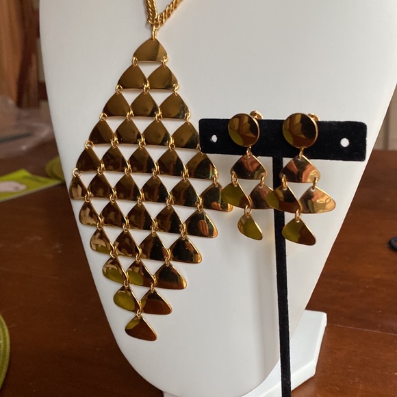 Vintage Vendome Couture, Diamond Shape, Fish Scales, Bib Necklace & Earrings Set - Picture 2 of 13